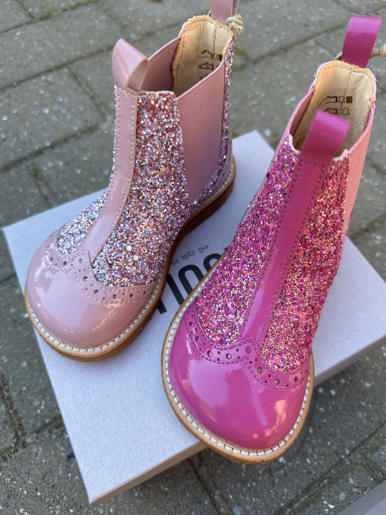 Angulus Chelsea støvle med glitter og brogues detaljer mauve mauve glitter