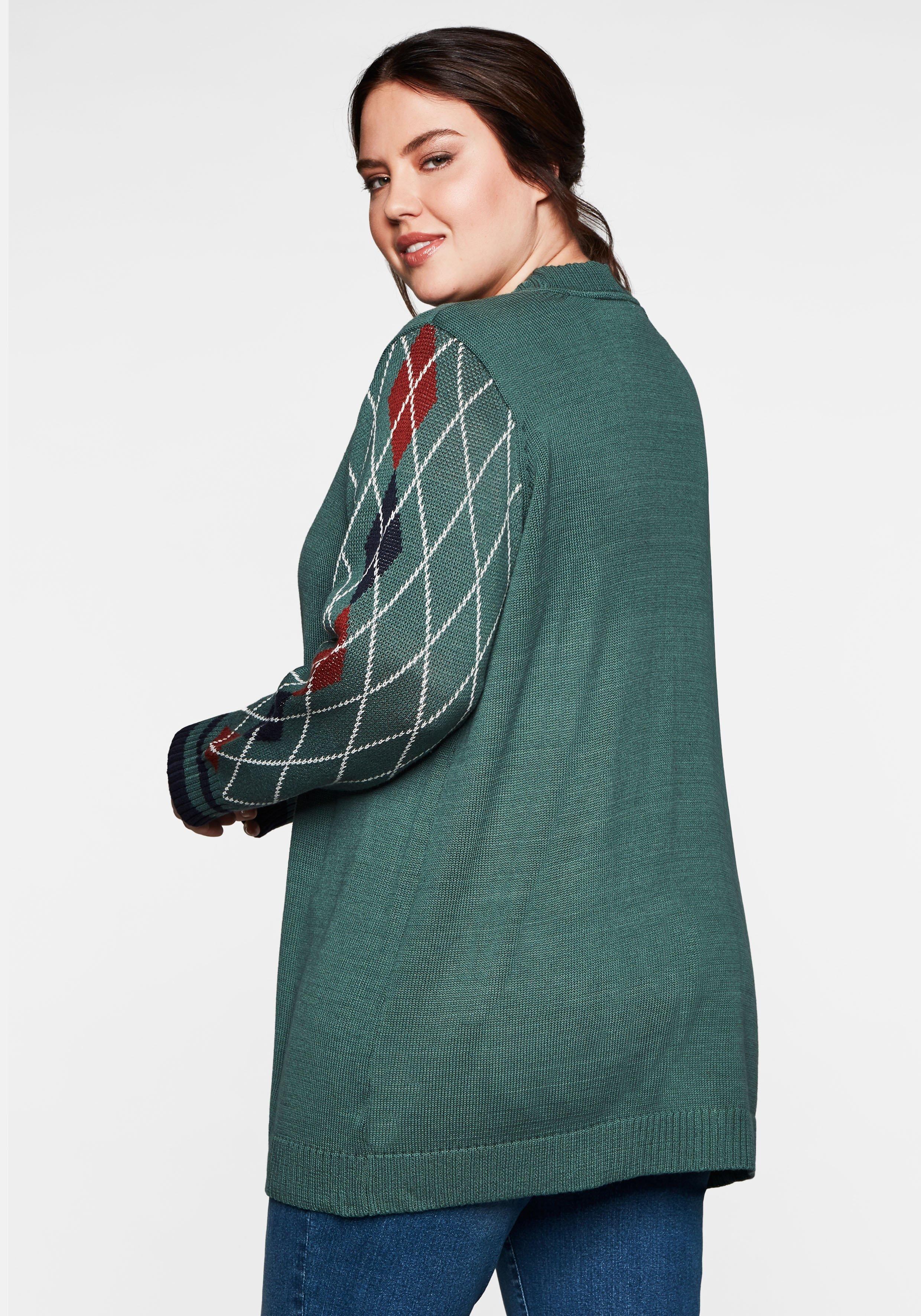 Strickjacke mit Rautenmuster an den Ärmeln