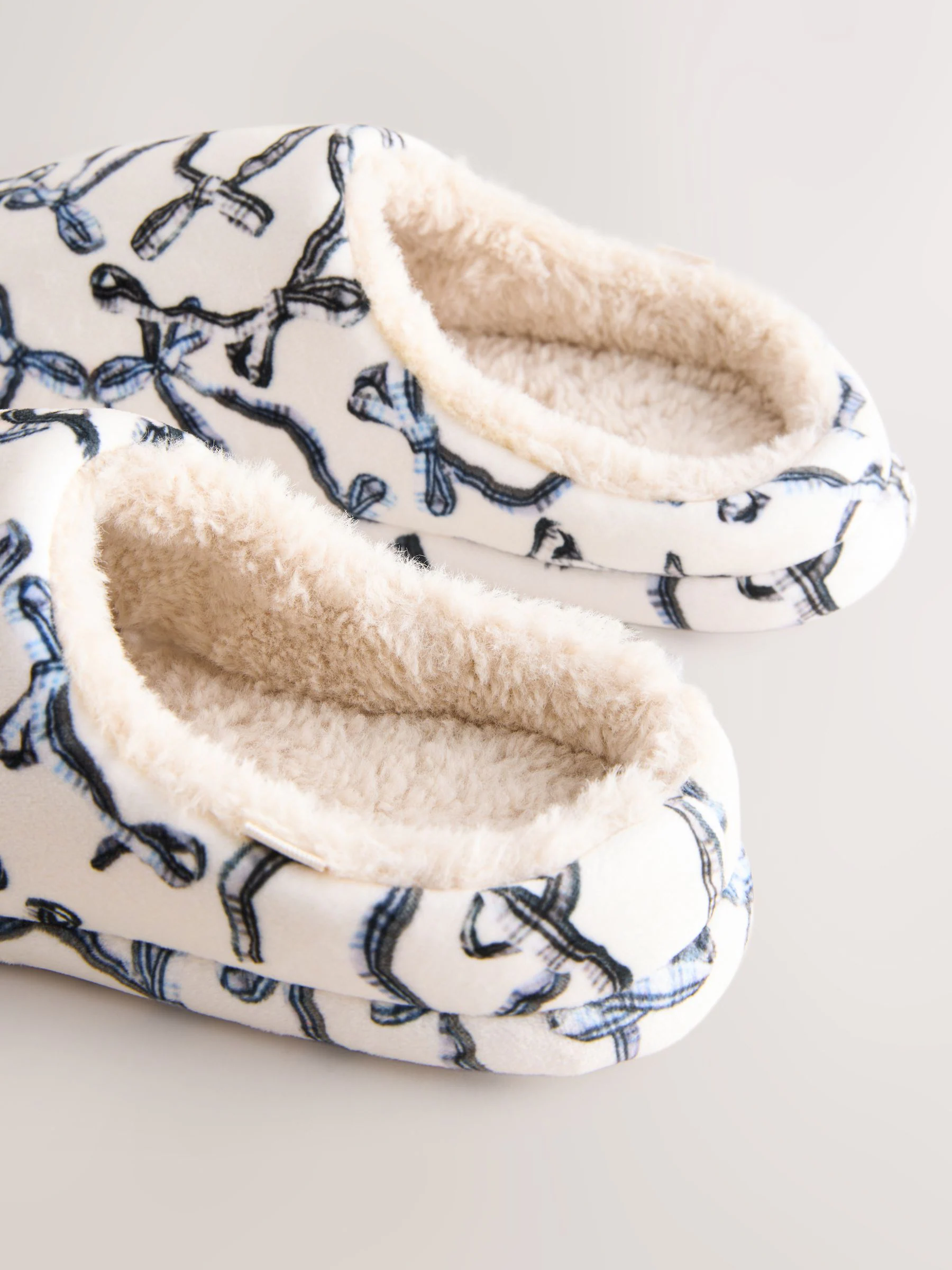 Wit/zwart geborduurde strik - Bow Embroided Borg Mules