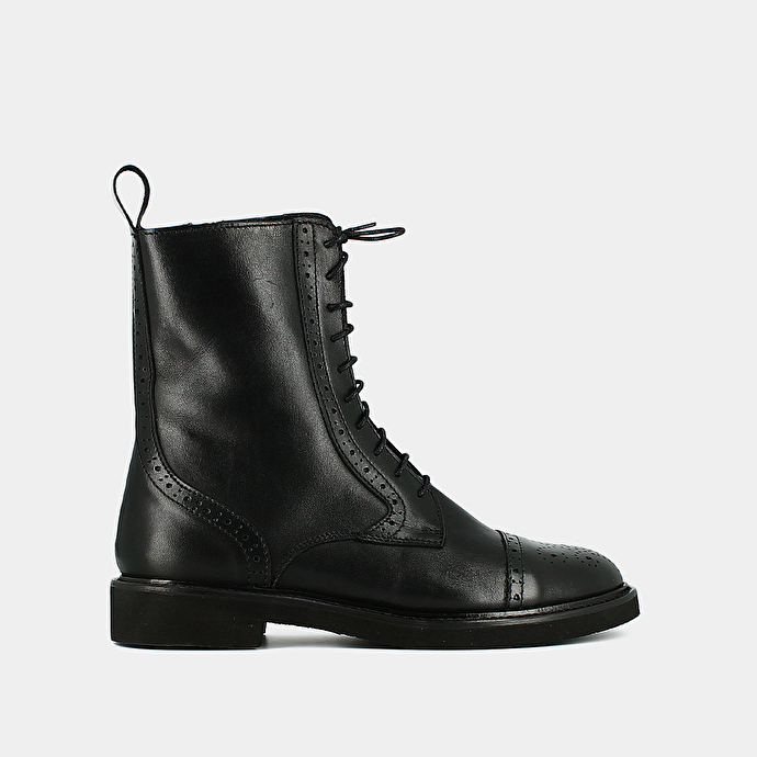Bottines à bouts ronds et lacets  en cuir noir