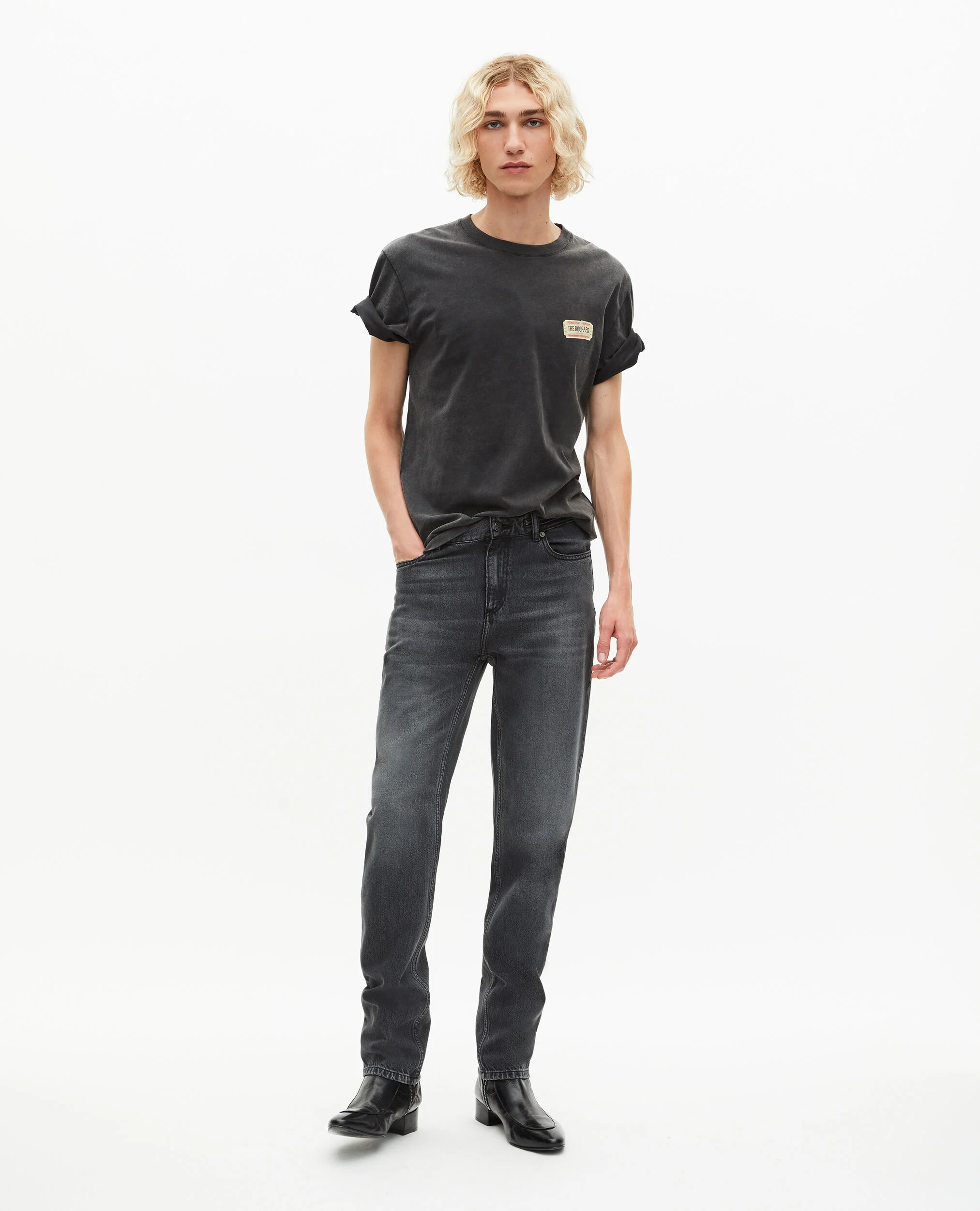 T-shirt avec sérigraphie noir délavé
