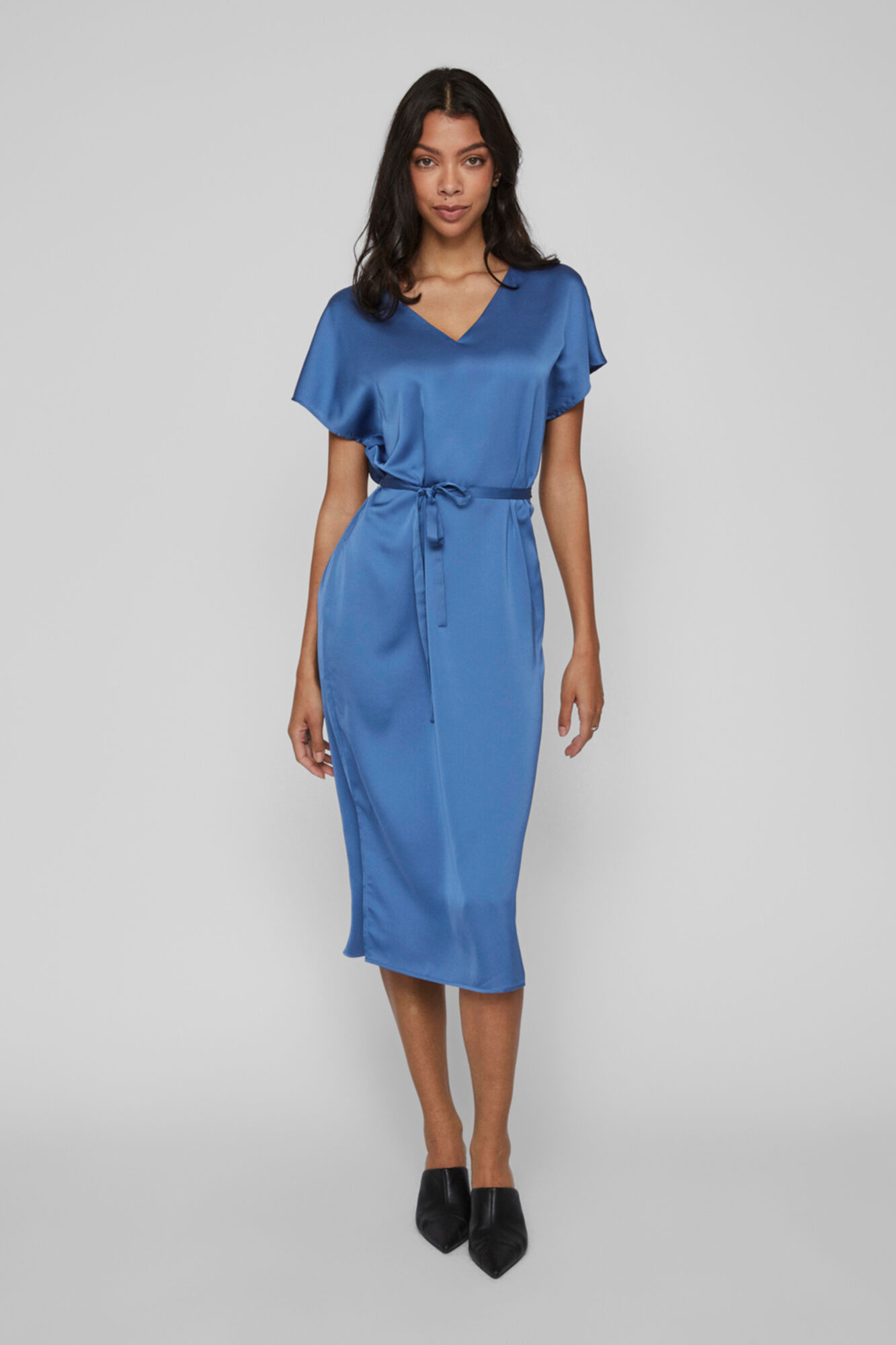 Vestido midi de cetim com mangas curtas - Azul