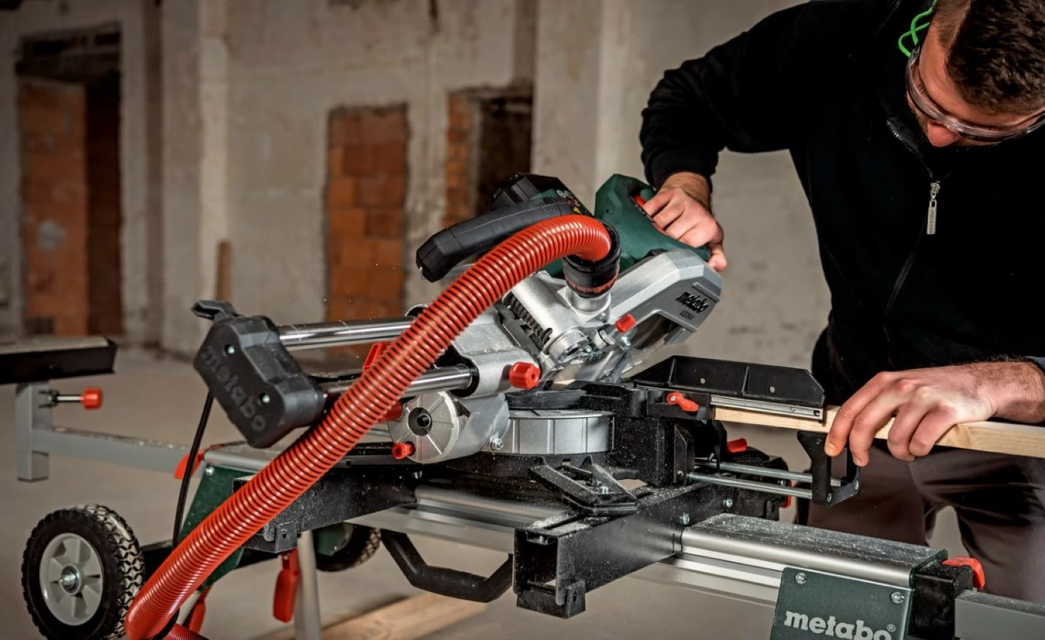 Metabo KGS 254 M Afkortzaag - 1800W - 254 x 30mm - Quick hendel - met extra zaagblad