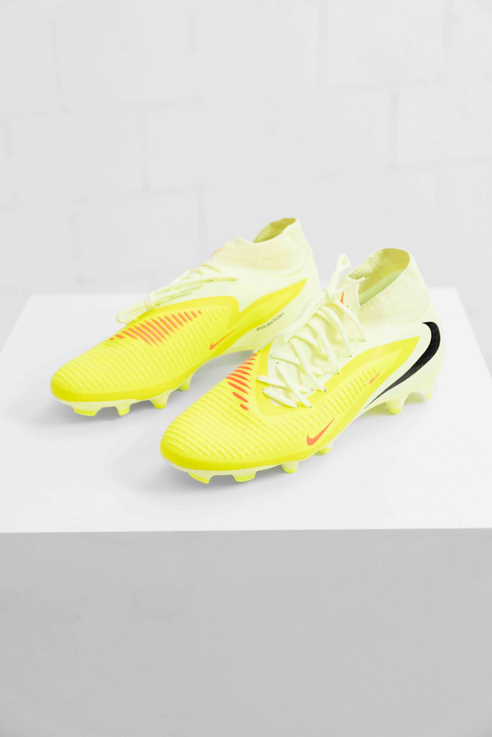 Nike Phantom 6 High Academy FG/MG Voetbalschoenen Senior Geel