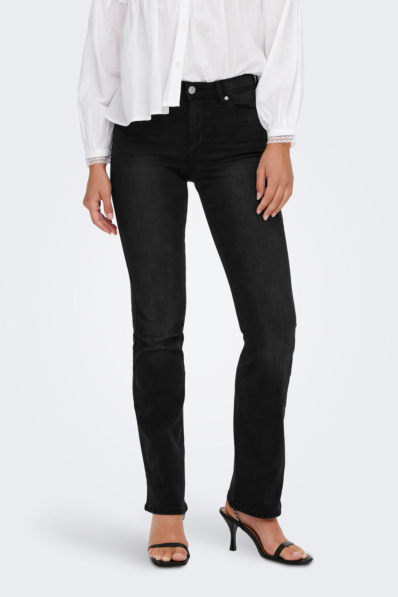 Calça jeans reta com cintura média