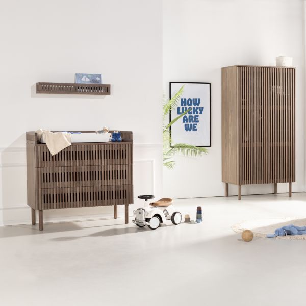 Kidsmill Dai Babykamer Walnoot | Ledikant 120 x 60 cm   Commode