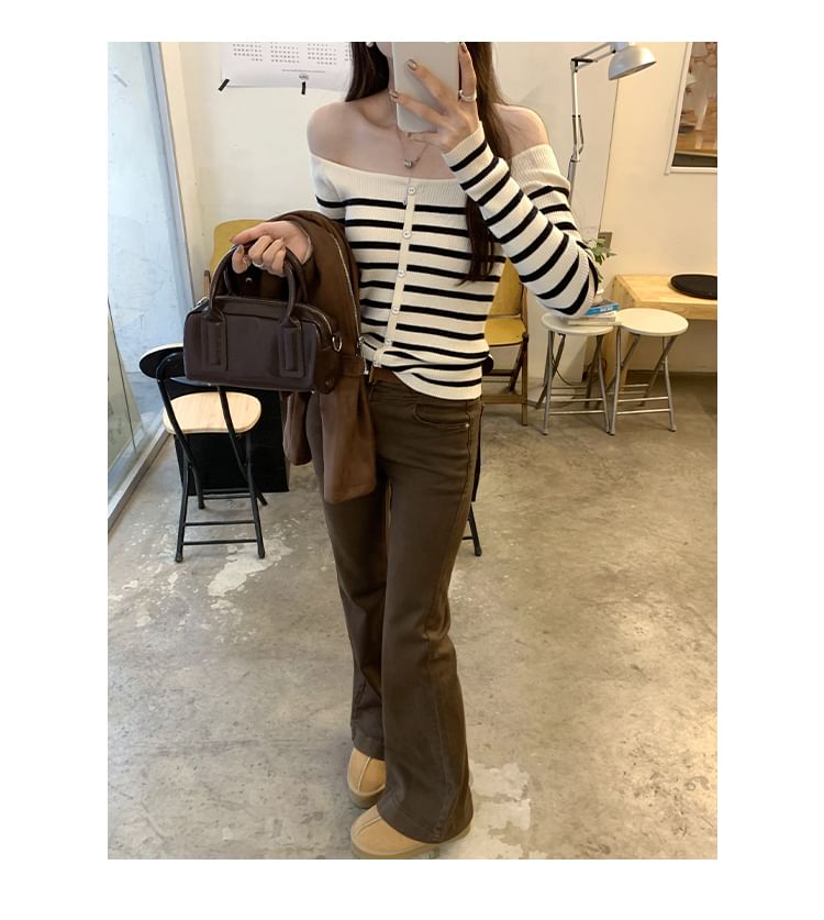 Dragan Pulse - Gestreepte top met lange mouwen en knoopjes, off-shoulder, geribbeld breisel