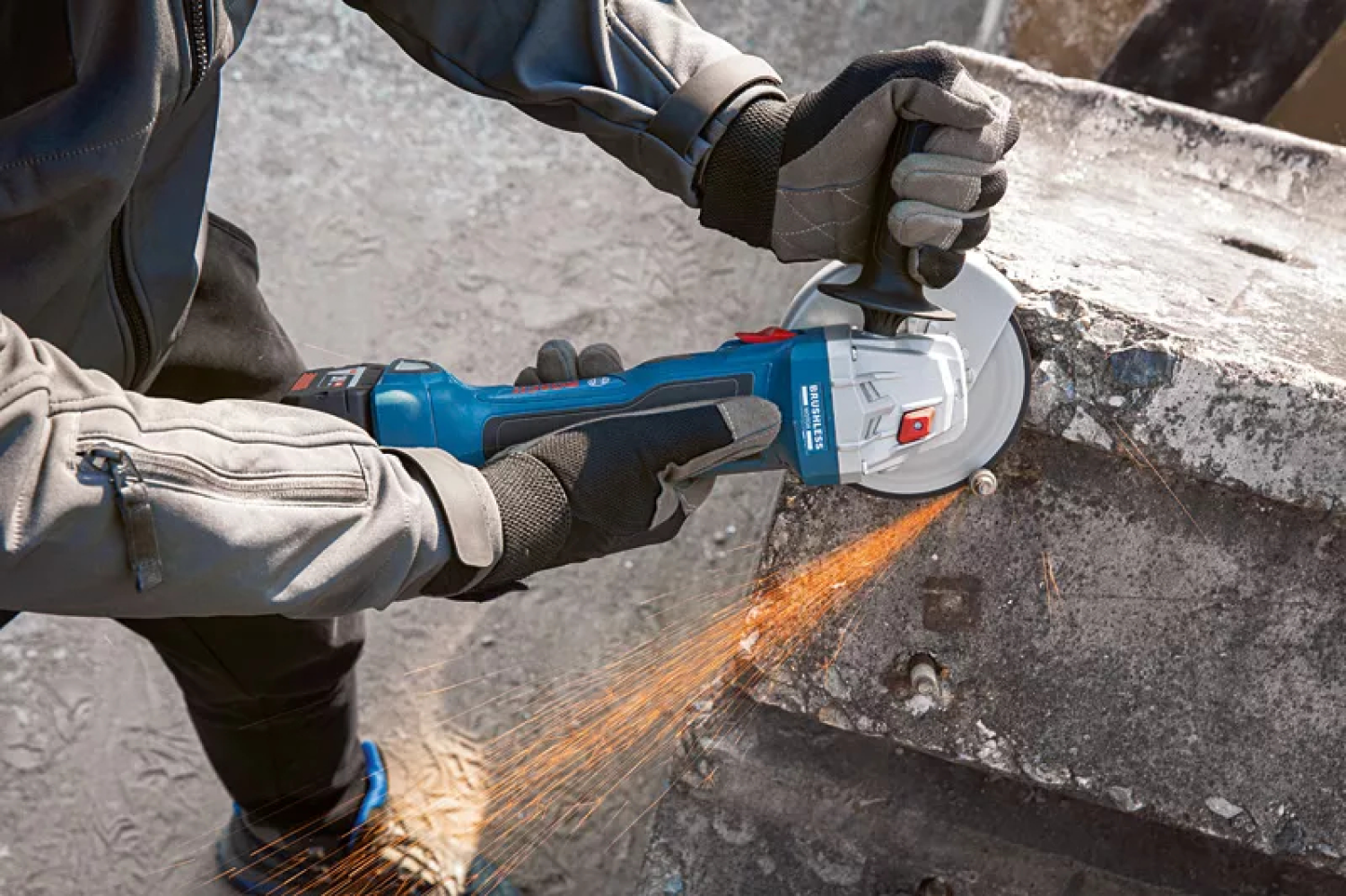 Bosch GWS 18V-7 18V Li-Ion accu haakse slijper set (2x 4,0Ah) in L-Boxx - 125mm - koolborstelloos