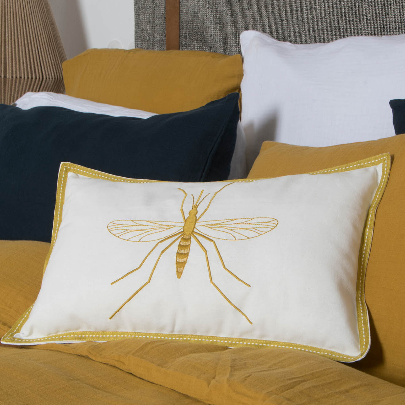 Febronie Housse de coussin Mosquito jaune - 50x30 cm