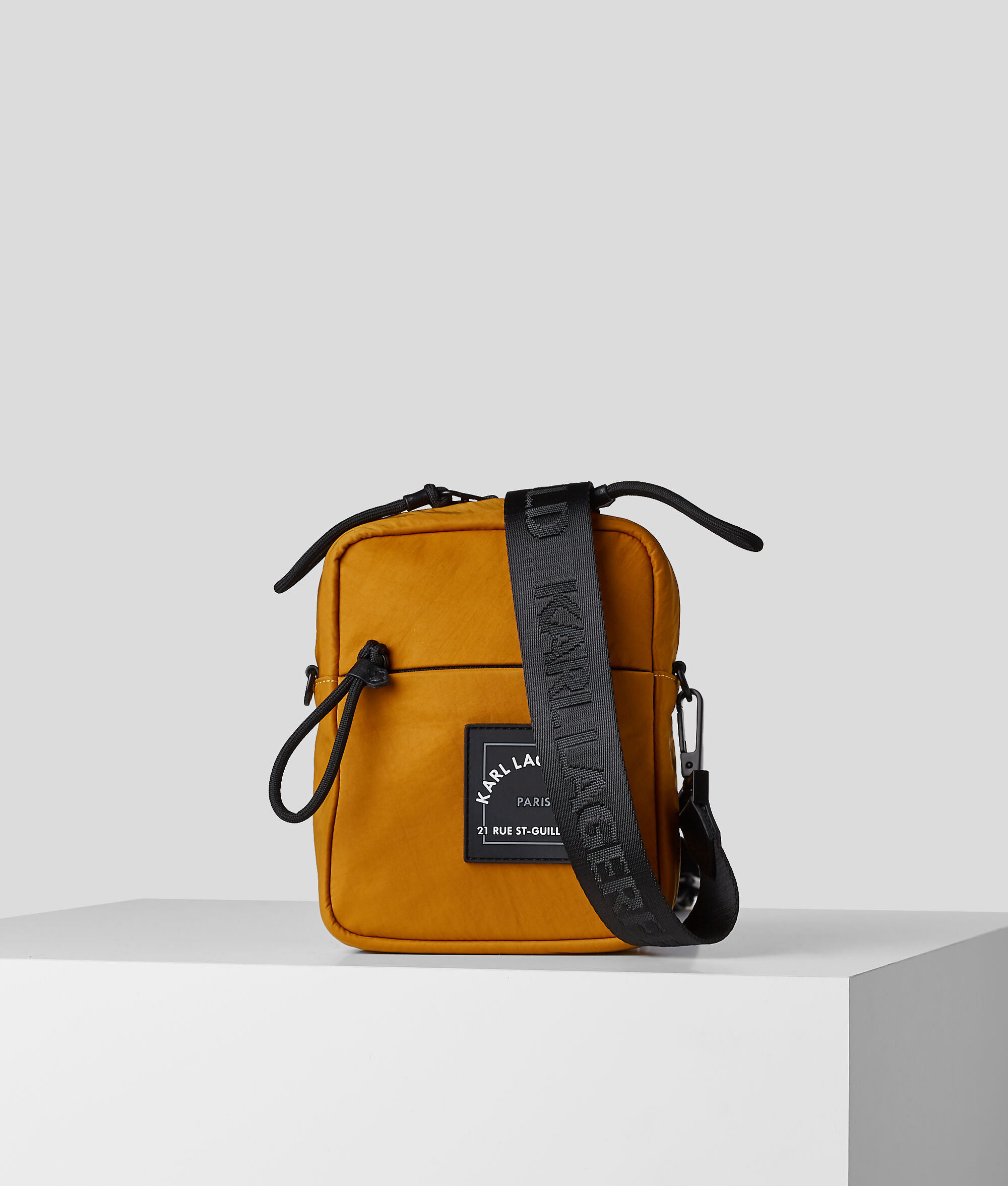 SAC BANDOULIÈRE EN NYLON RUE ST-GUILLAUME