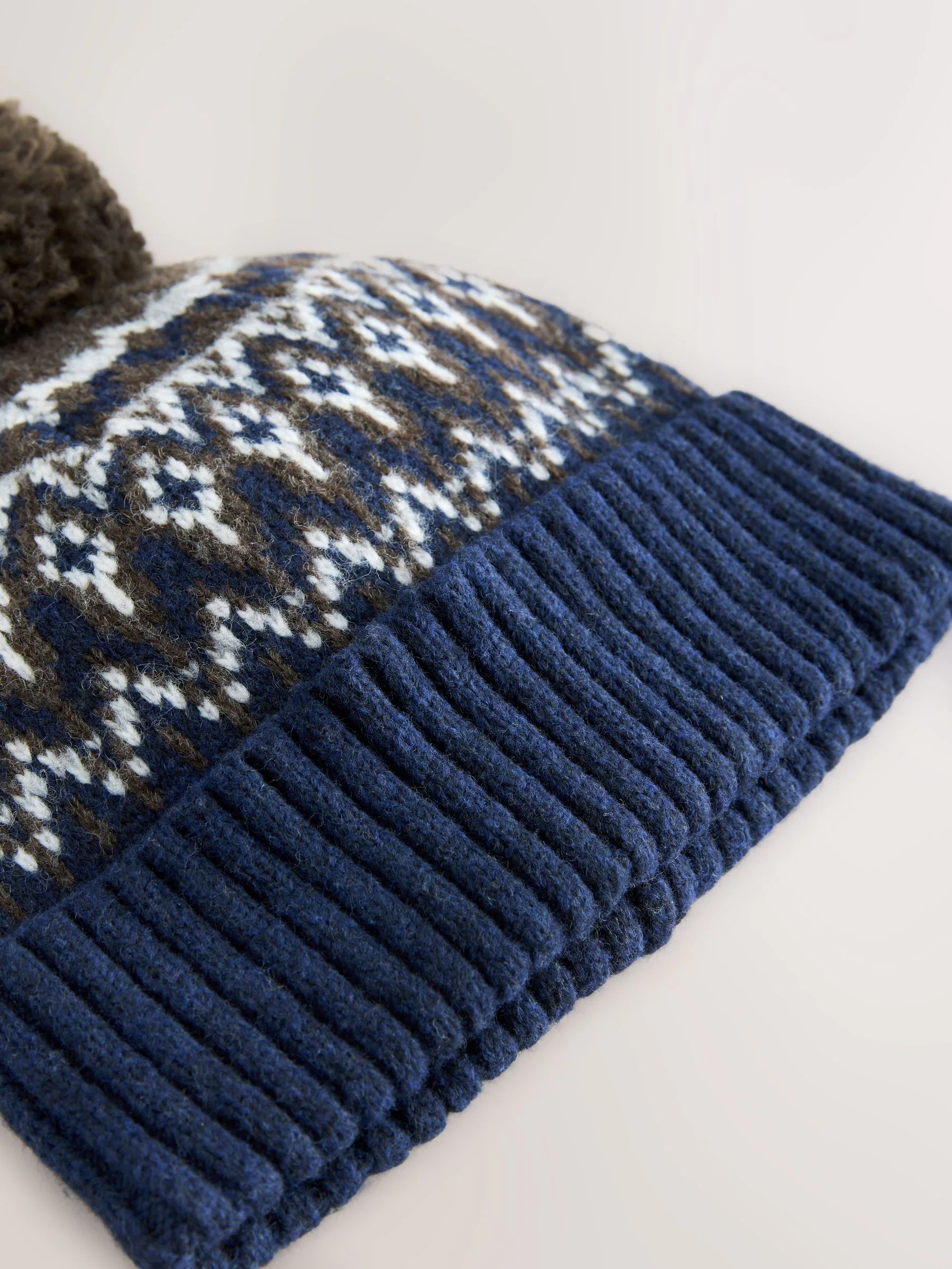 Marineblauw met fairislemotief - Bobble And Scarf Set