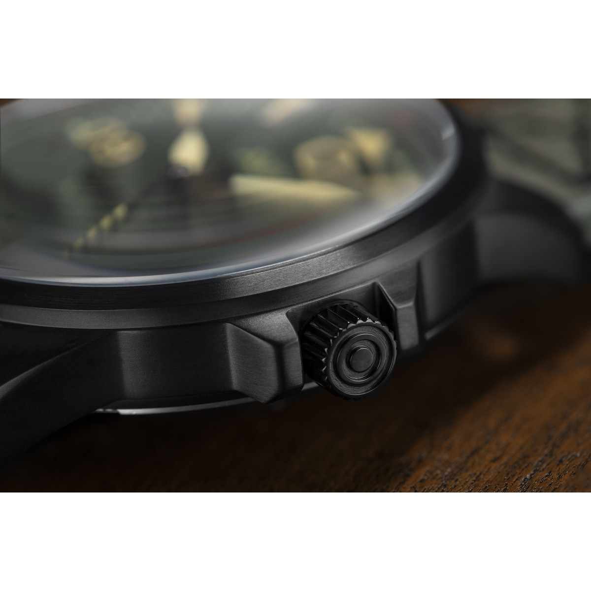 Montre AVI-8 homme acier cuir vert