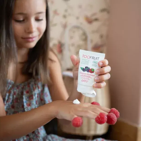 Creme hidratante infantil Toofruit Soft Hands, aroma de mirtilo e framboesa orgânico, 50ml