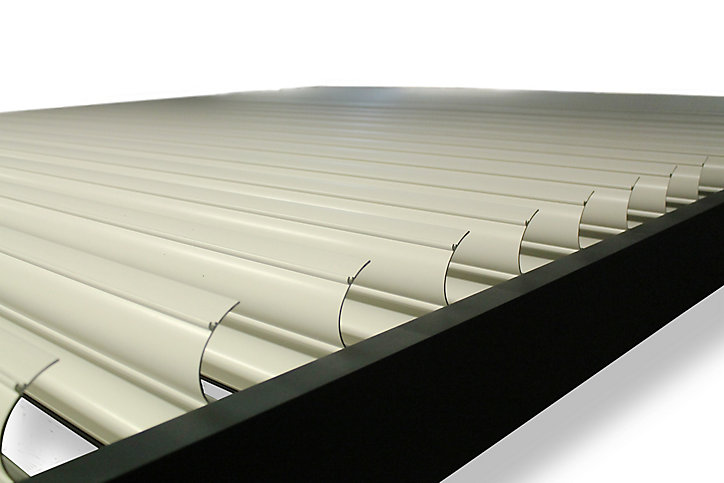 Pergola bioclimatique adossée manuelle aluminium Salto 4,13 x 3,08 m