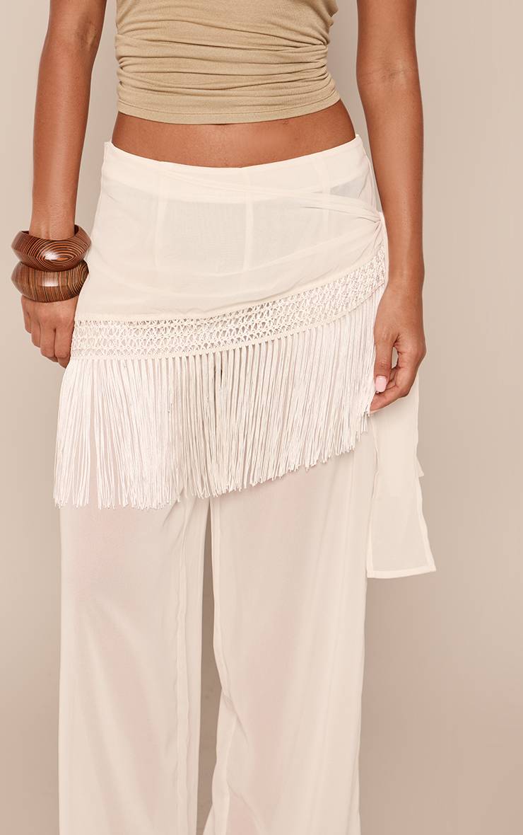 Crème Pantalon Large En Mousseline Avec Détail De Franges Enveloppantes