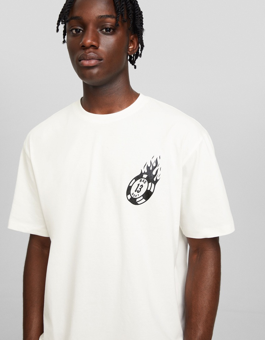 Camiseta de manga curta com estampa e modelagem quadrada