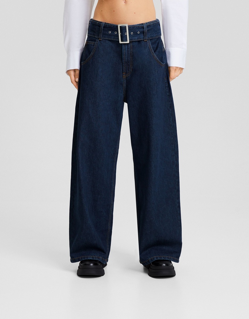 Calça jeans de perna extra larga com cinto