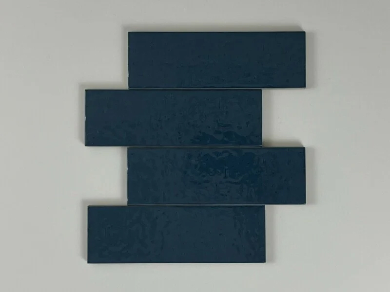 Tegelsample: Jabo Kalma wandtegel 19x6cm blauw glans