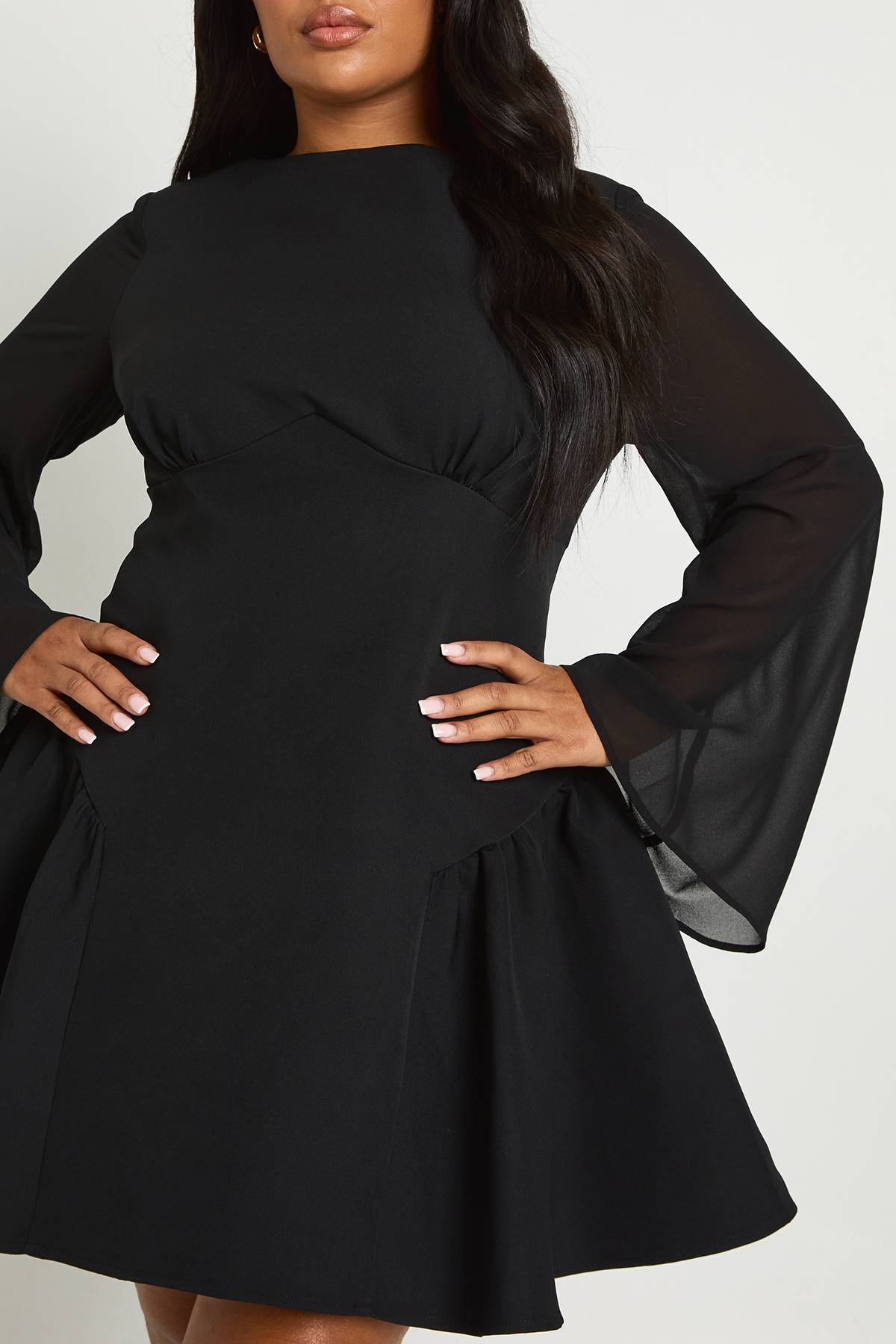 boohoo Robe skater grande taille à manches en chiffon