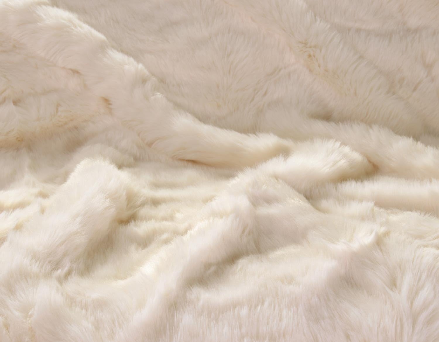 Wohnen & Accessoires GmbH & Co. KG Luxuriöse Felldecke Kaninchen Creme weiß - 5 Größen - 150x200cm bis XXL Kunstfell Webpelzdecke Felloptik Fellimitat (Felldecke 150x200cm)