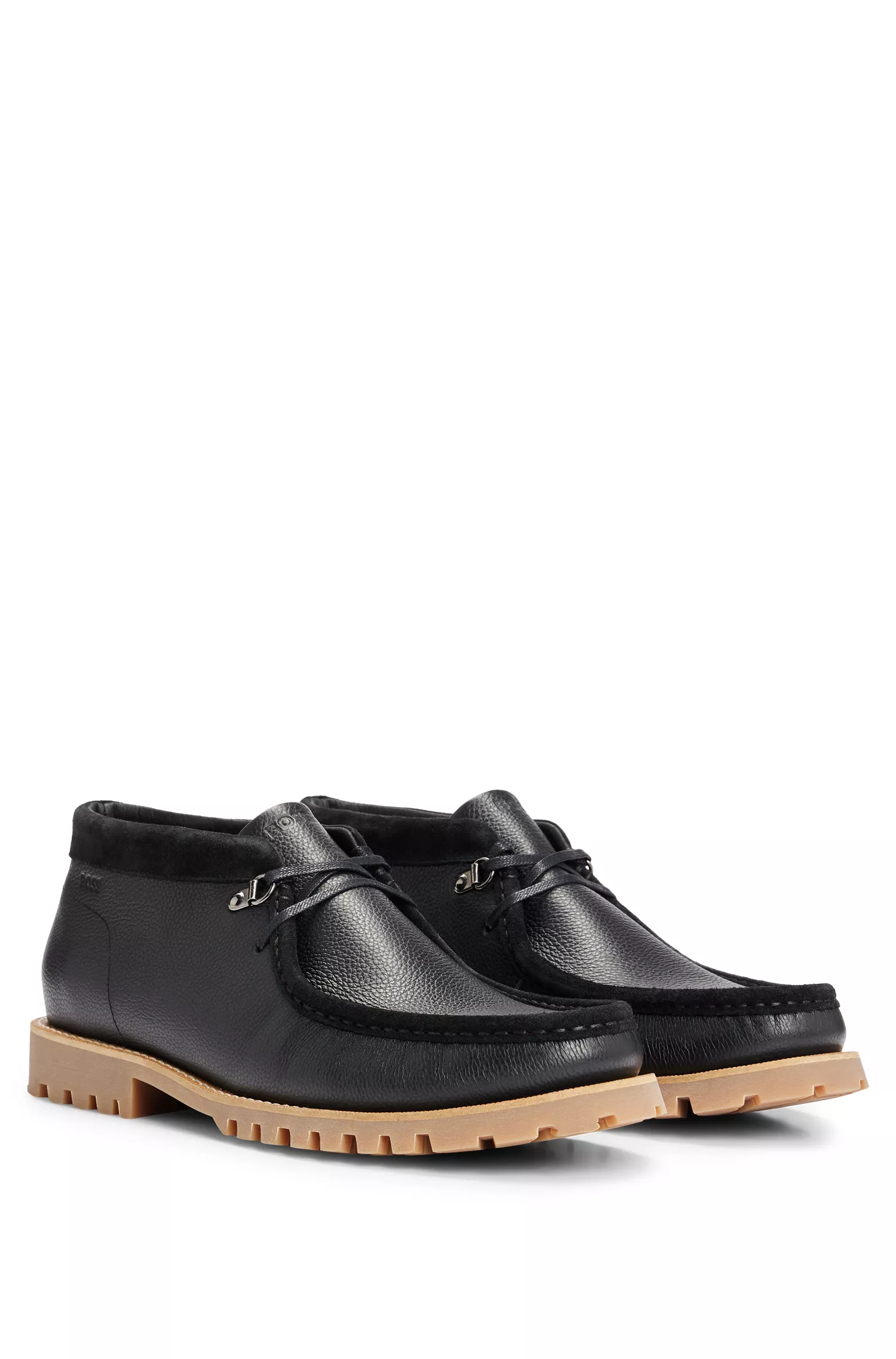 Botas desert BOSS em couro granulado preto com sola de borracha tratorada