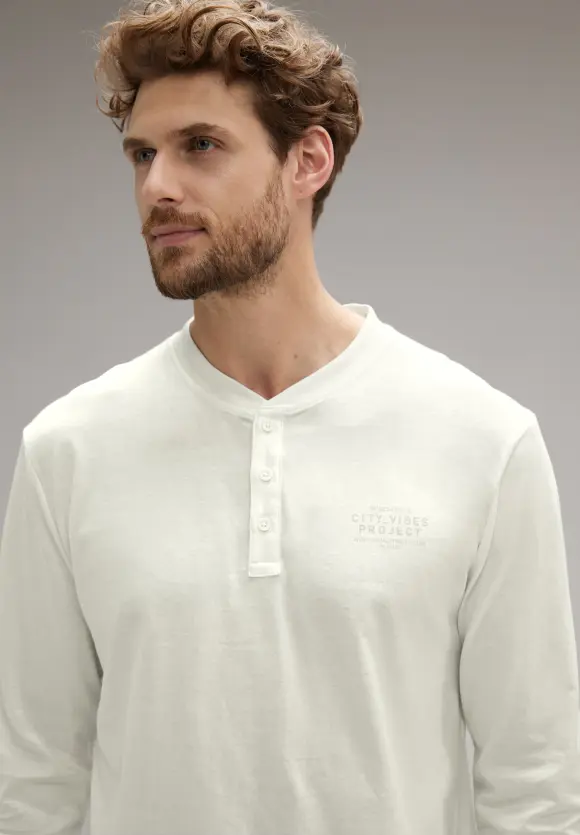 Henleyshirt mit Brustprint - broken white
