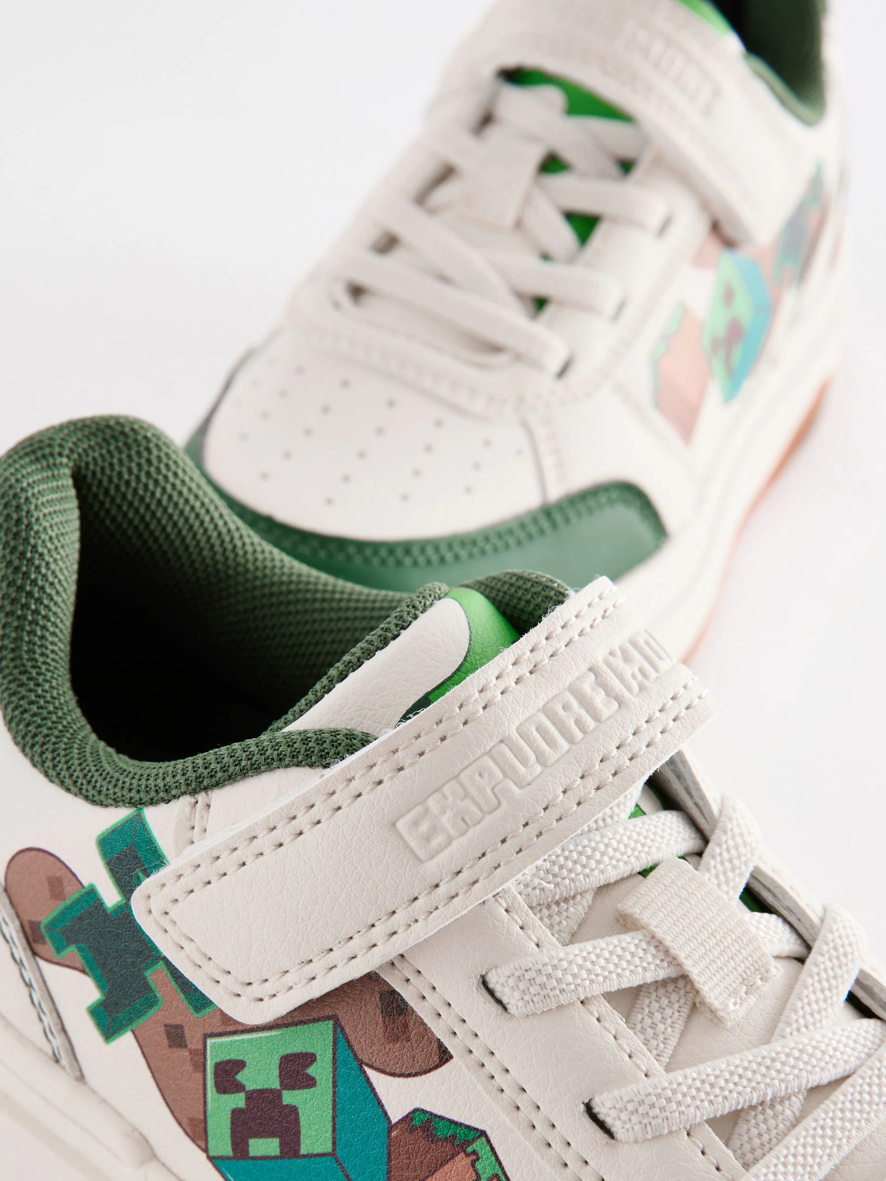 Neutraal - Minecraft sneakers met klittenband en elastische veters