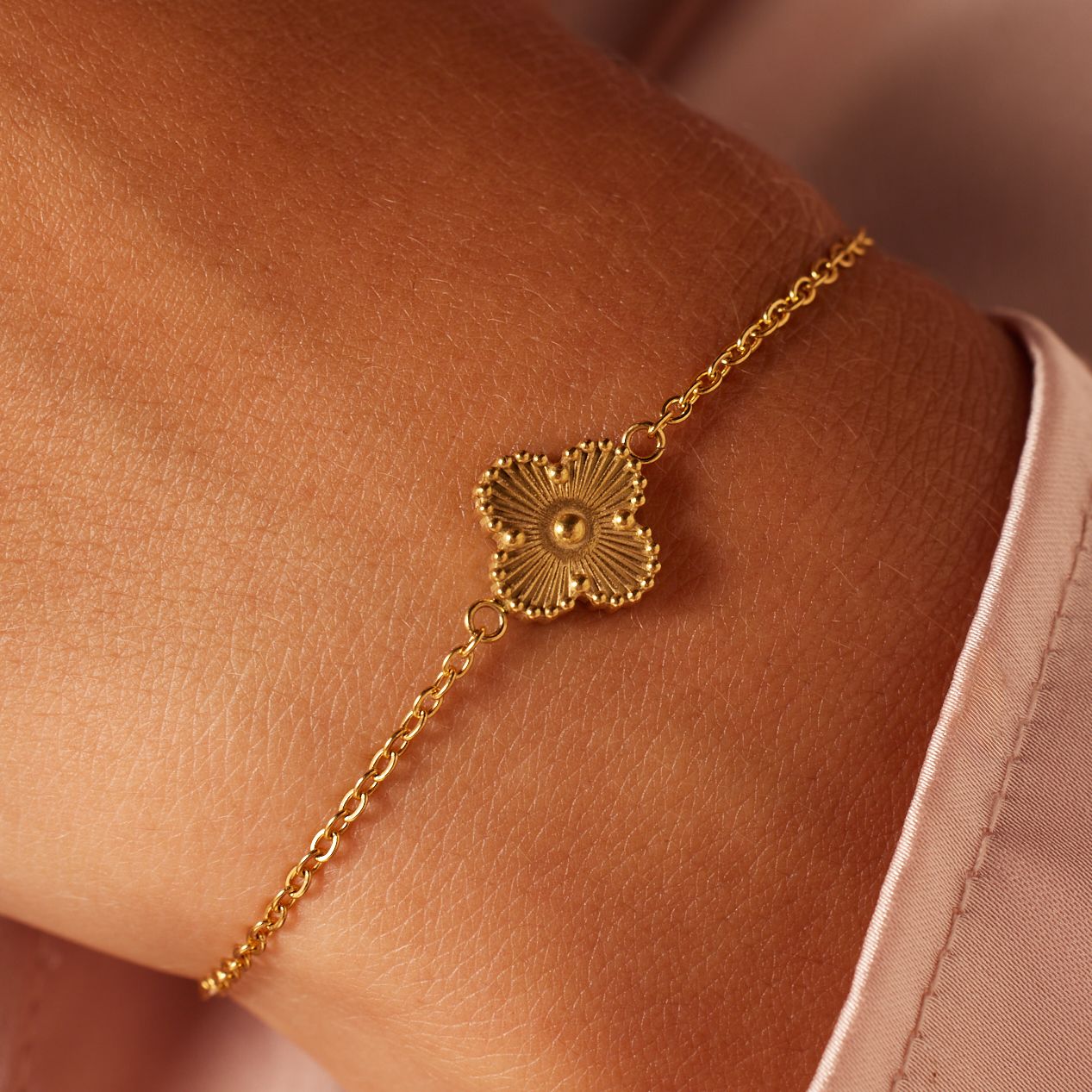 Stalen goldplated armband met klaver