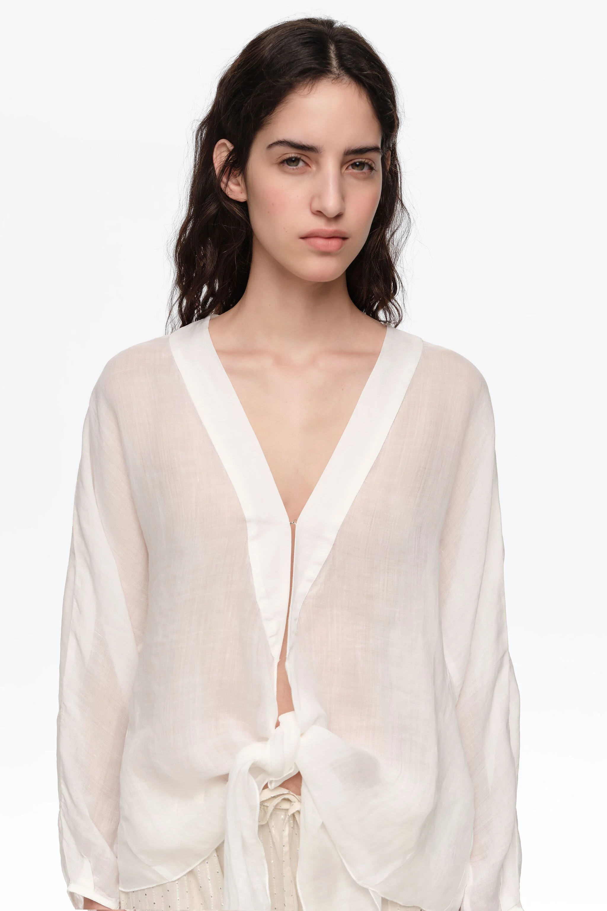 Camisa maxi branca de rami com laço
