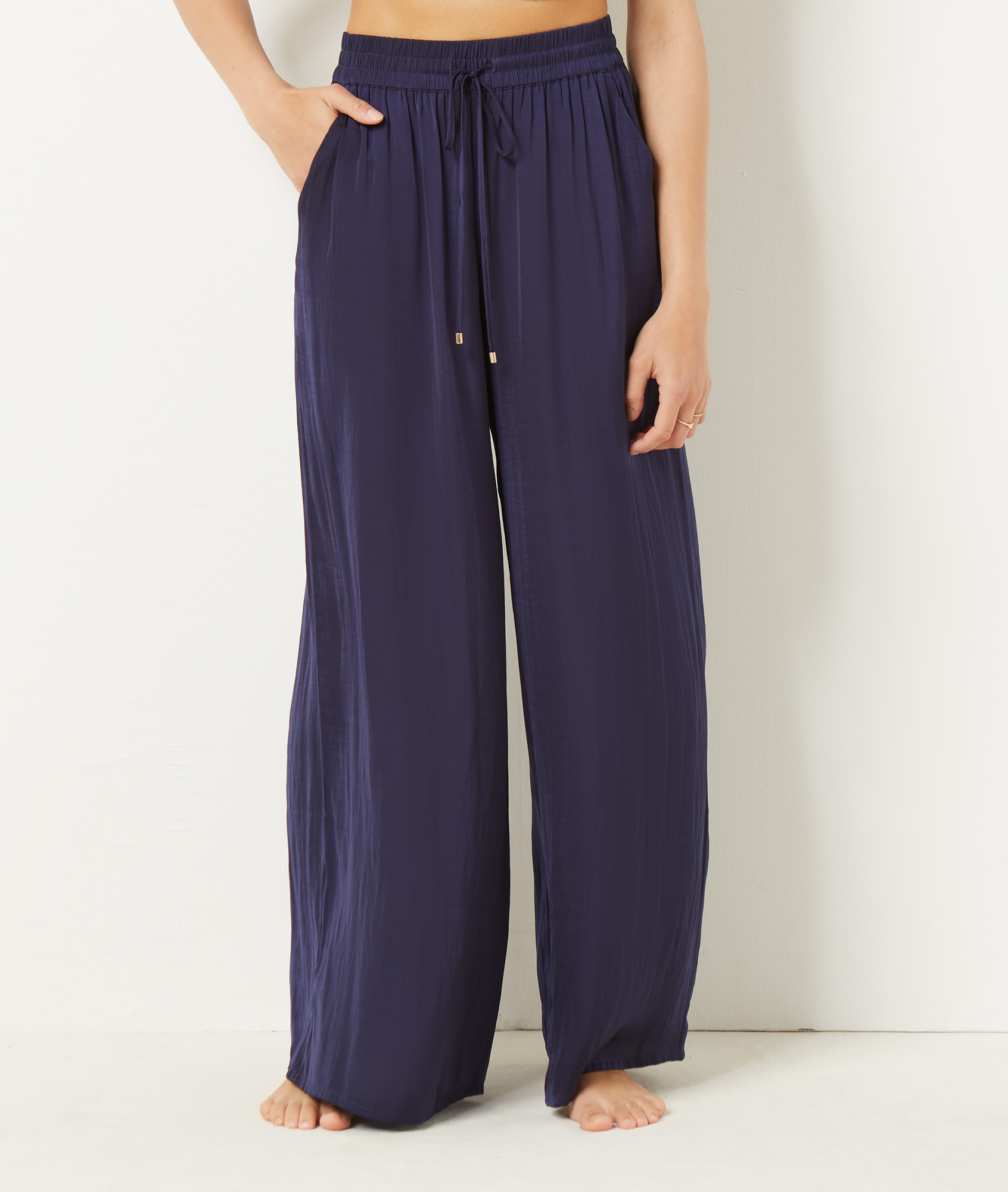 Pantalon de pyjama satiné coupe évasée