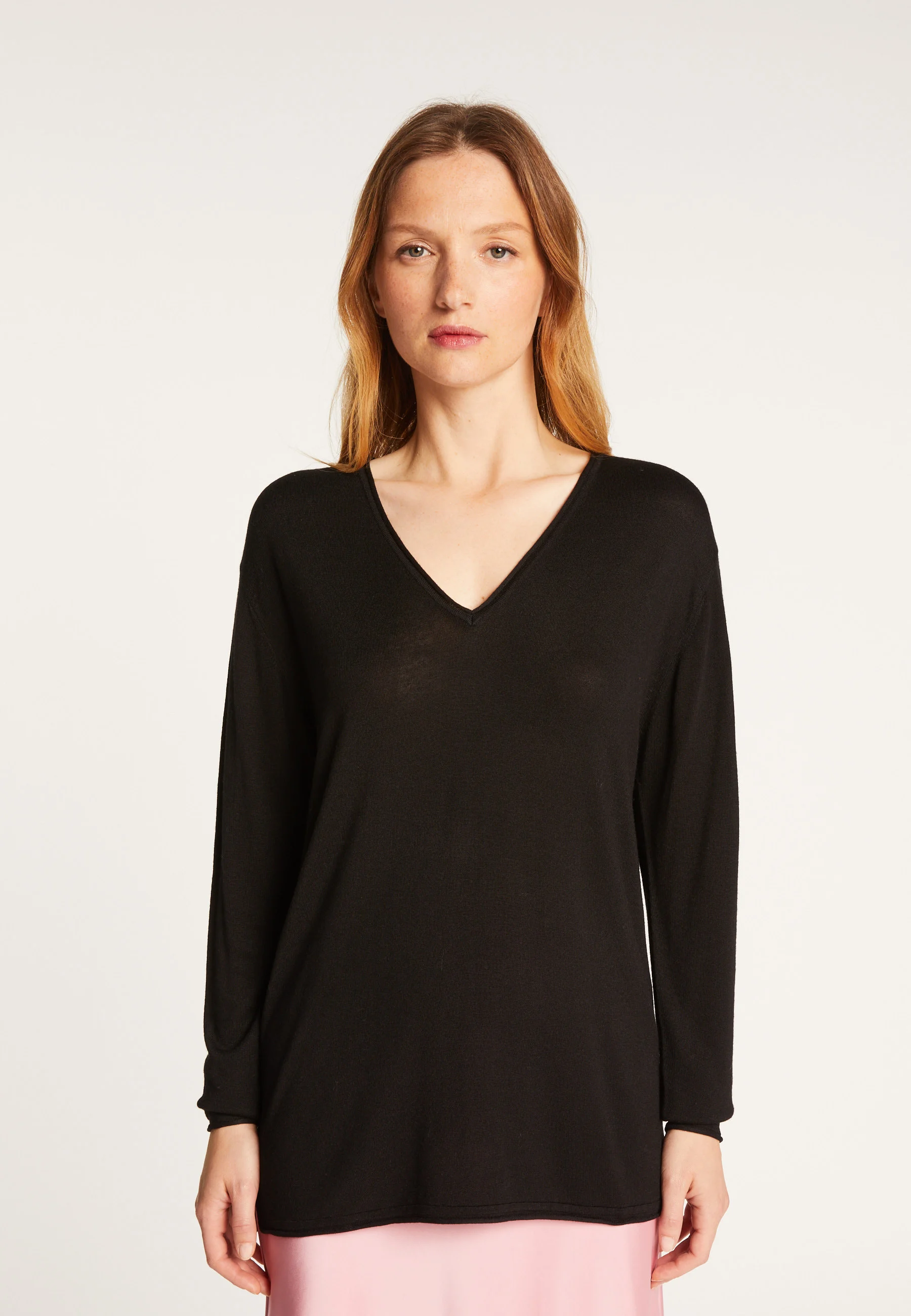 AELINEAH24 - T-shirt col v en fibre de bambou cachemire | Noir