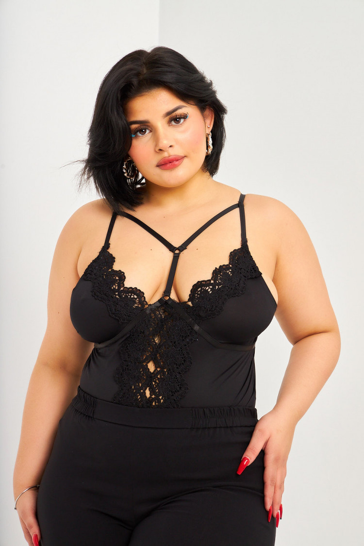 Body noir avec dentelle et lanières
