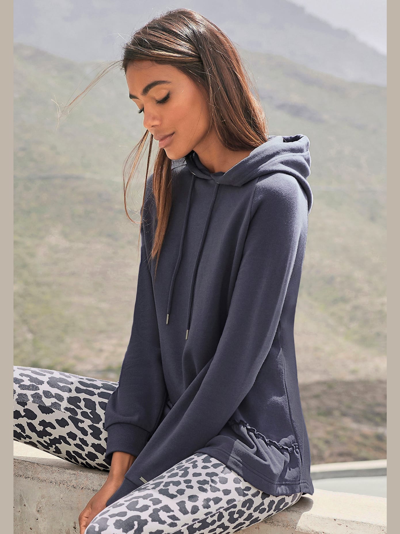 Sweatshirt à capuche avec petits volants
