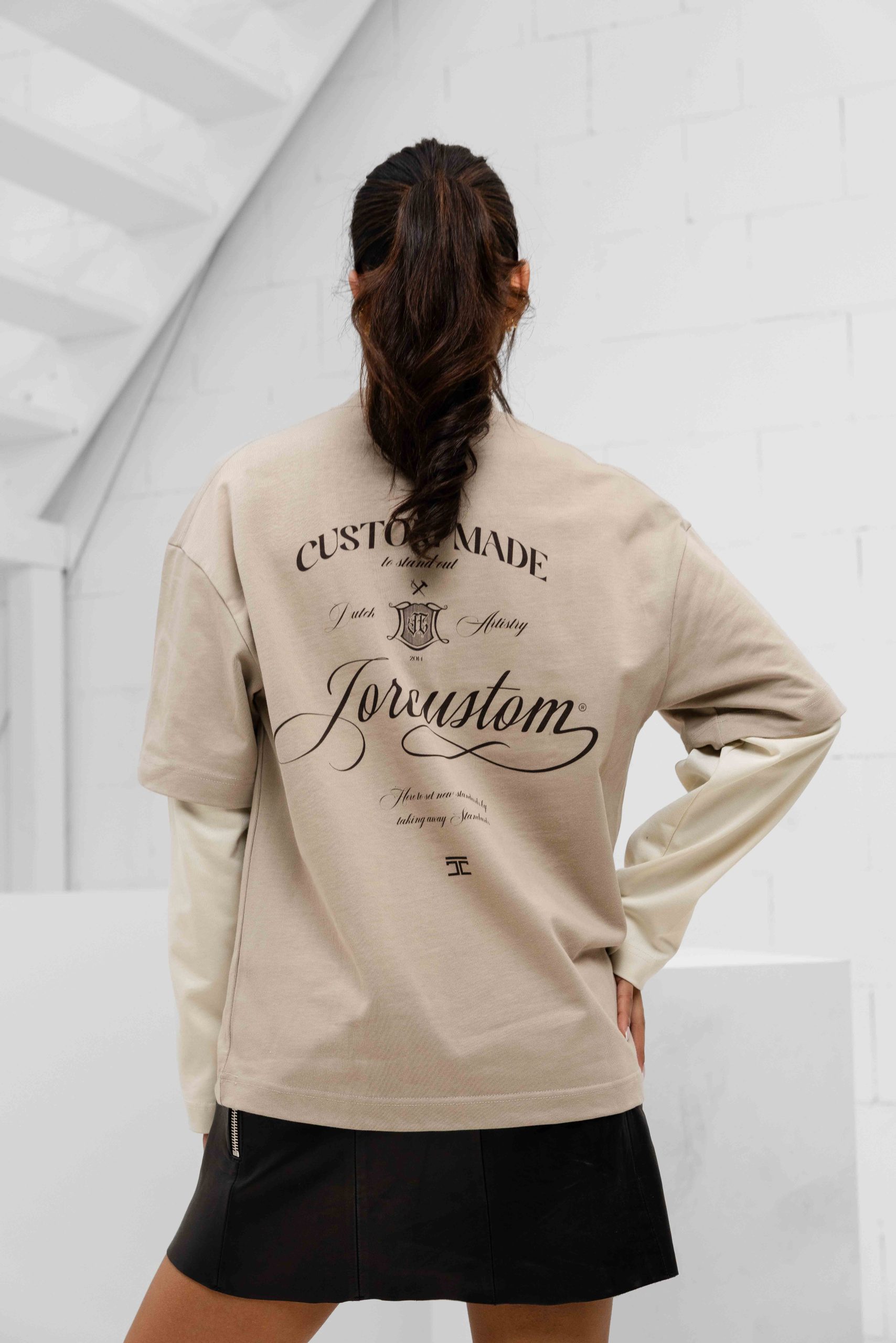 Jorcustom Handscript Double Layered Longsleeve T-Shirt Dames Taupe/Beige