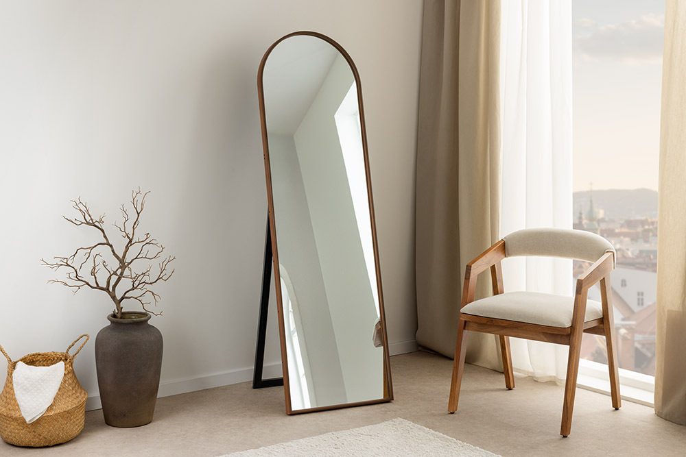 Nordischer Standspiegel PORTRAIT 165cm braun in Walnussholz-Design