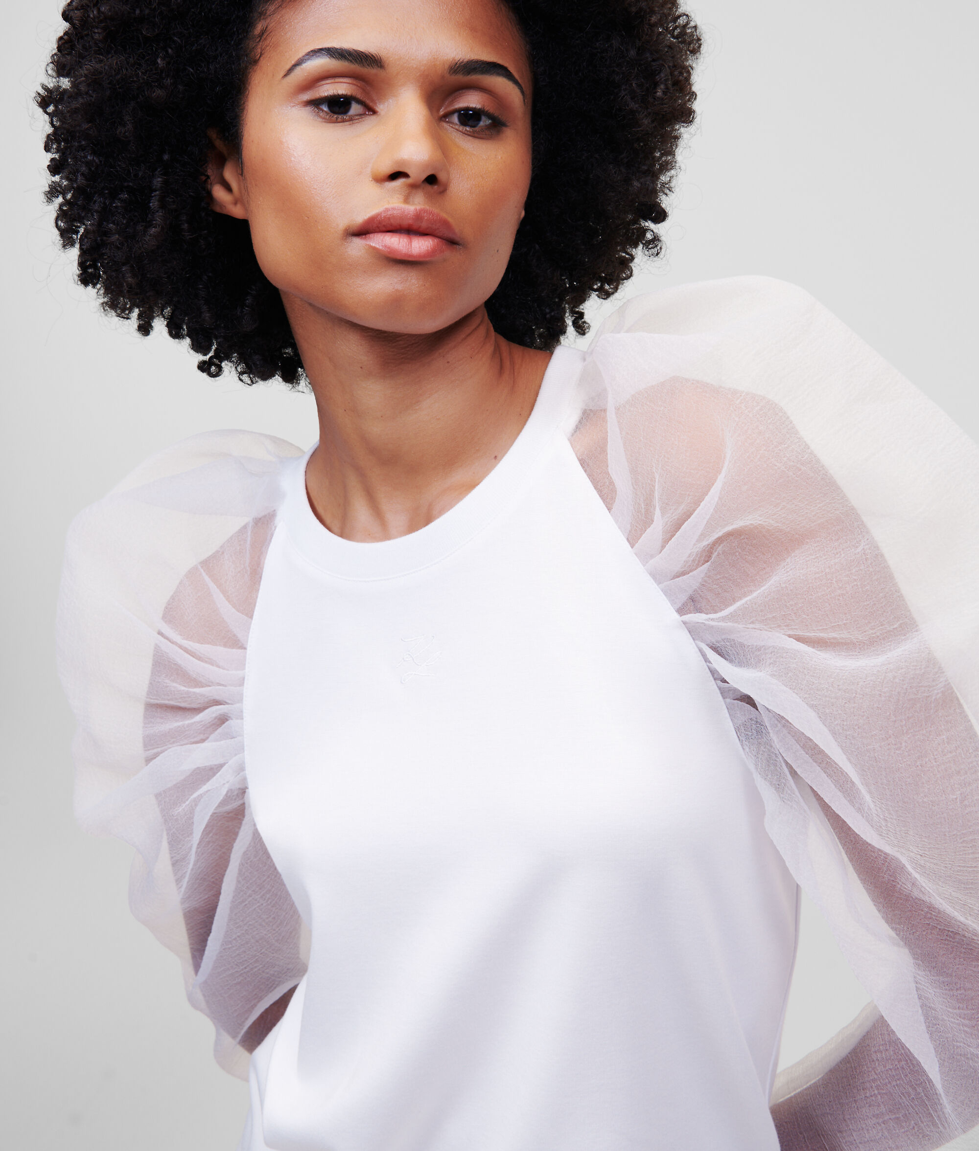 HAUT À MANCHES EN ORGANZA SÉLECTIONNÉ PAR HUN KIM