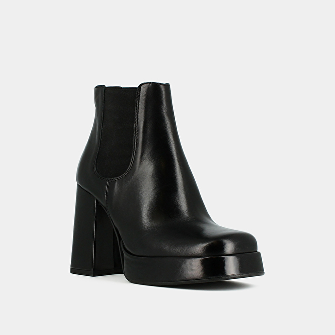 Boots à plateformes et bouts carrés  en cuir noir