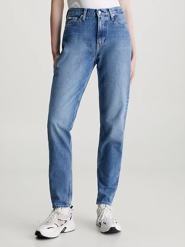 Calça jeans de mãe