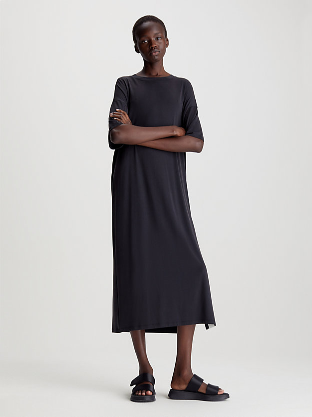 Vestido midi estilo camiseta com modelagem solta