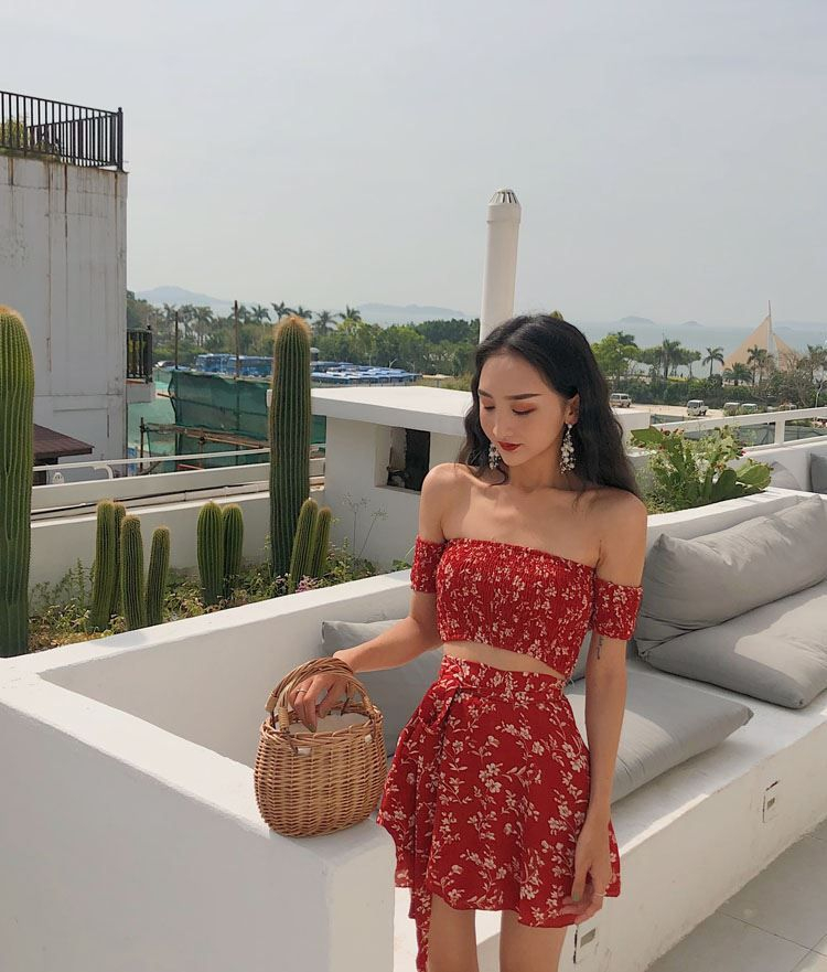EROPIA - Set: Off-shoulder crop top met bloemenprint + minirok