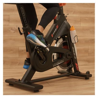 Vélo Indoor BH Vanquish Cycling - Roue d'inertie 20kg - Frein à friction - Poids max 150kg