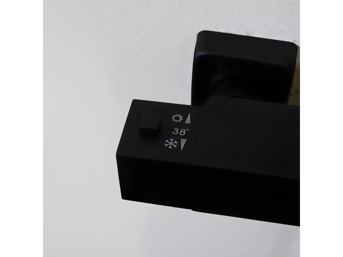 Square II colonne de douche carrée thermostatique noire - Essebagno