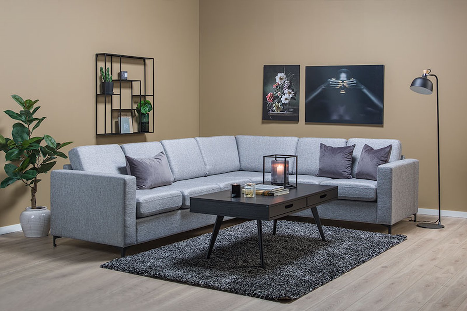 Scandinavia sofa 32/23 hjørnesofa i tekstil Rocco 570 lys grå med sorte ben. Vendbar