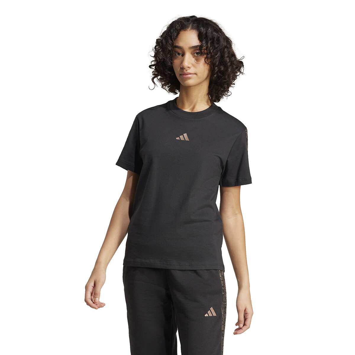 ADIDAS ROUPAS ESPORTIVAS<br>Camiseta com 3 listras e estampa animal
