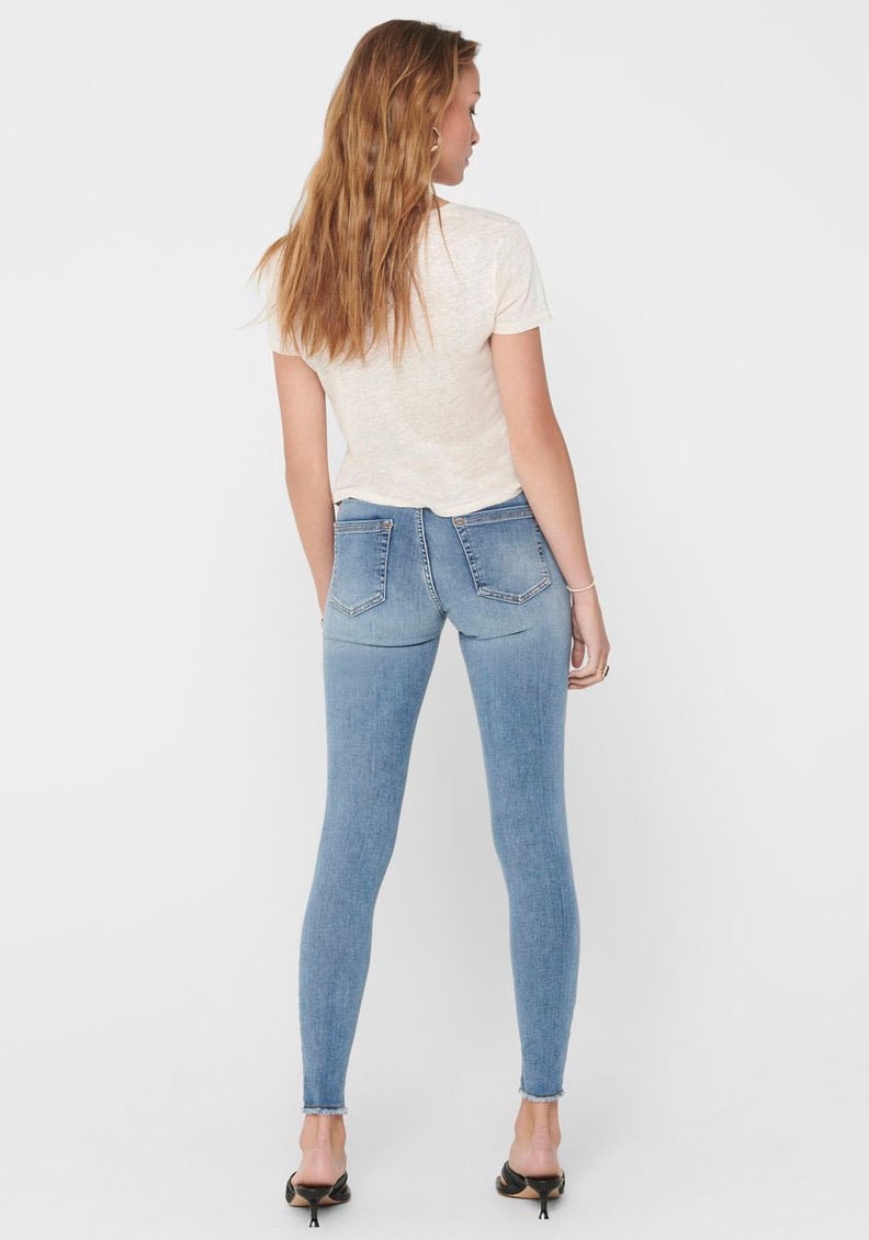ONLY Ankle-Jeans »ONLBLUSH – Ankle-Jeans mit Destroyed Look für trendige Outfits«, Abriebeffekte, modisch, skinny fit, Rundhals, regular fit