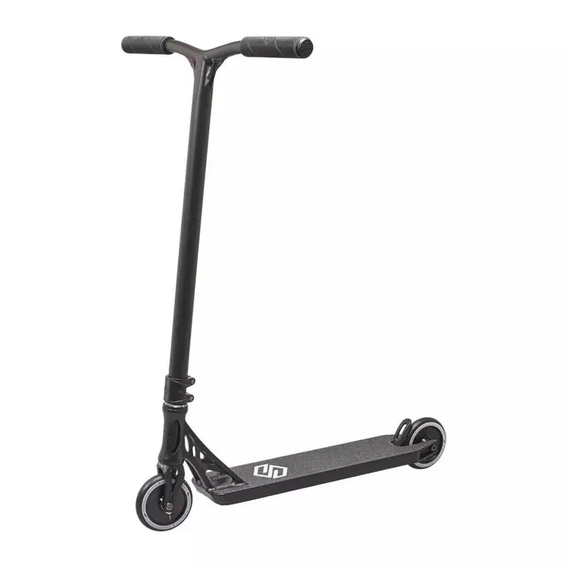 Striker Essence Trottinette Freestyle Noir