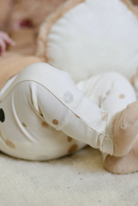 Quapi baby regular fit broek FREEK met all over print ecru/goud/bruin