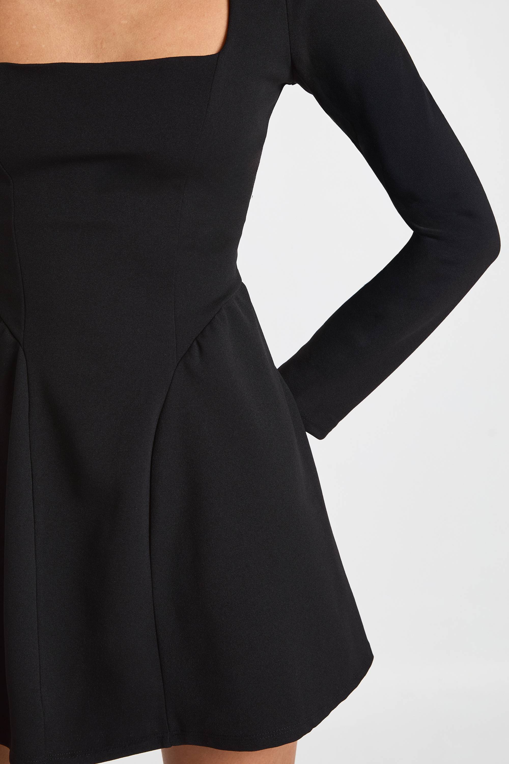 boohoo Robe mini à manches longues, encolure carrée et jupe ample