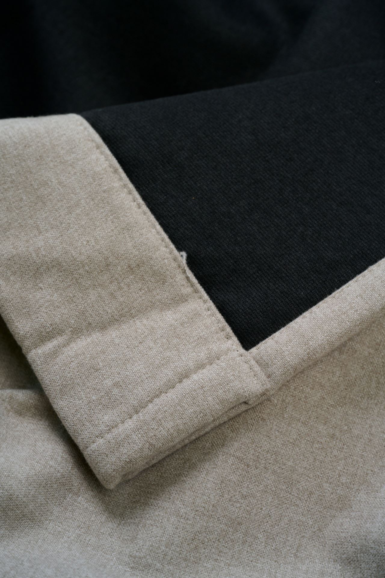 Lysdempende gardin sand - 140x220 cm