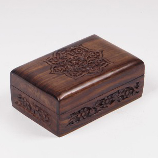 Holz-Schatulle mit Schnitzerei S, braun, B 16 cm, L 10 cm, H 7 cm von fischer's lagerhaus